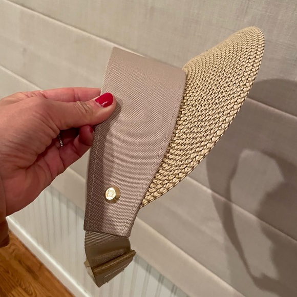 Eric Javits SPF 50 visor, packable - Picture 2 of 4